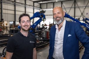 Tommy Hofkens (links) van Roboflex is zeer te spreken over de samenwerking met Eric Megens van Apex Dynamics