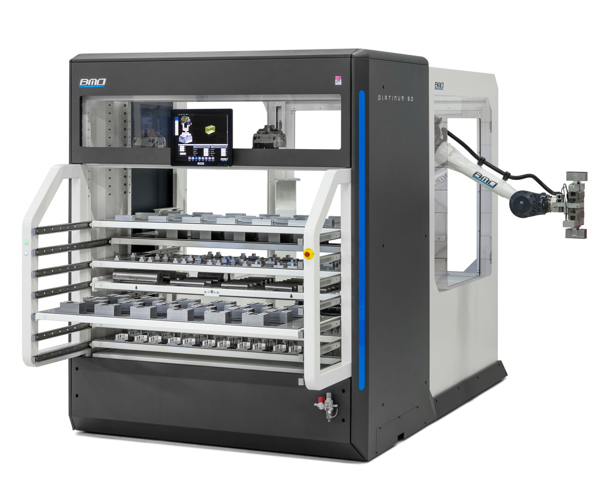 Knikarmrobot op de 7e as automatiseert het beladen van CNC-machines