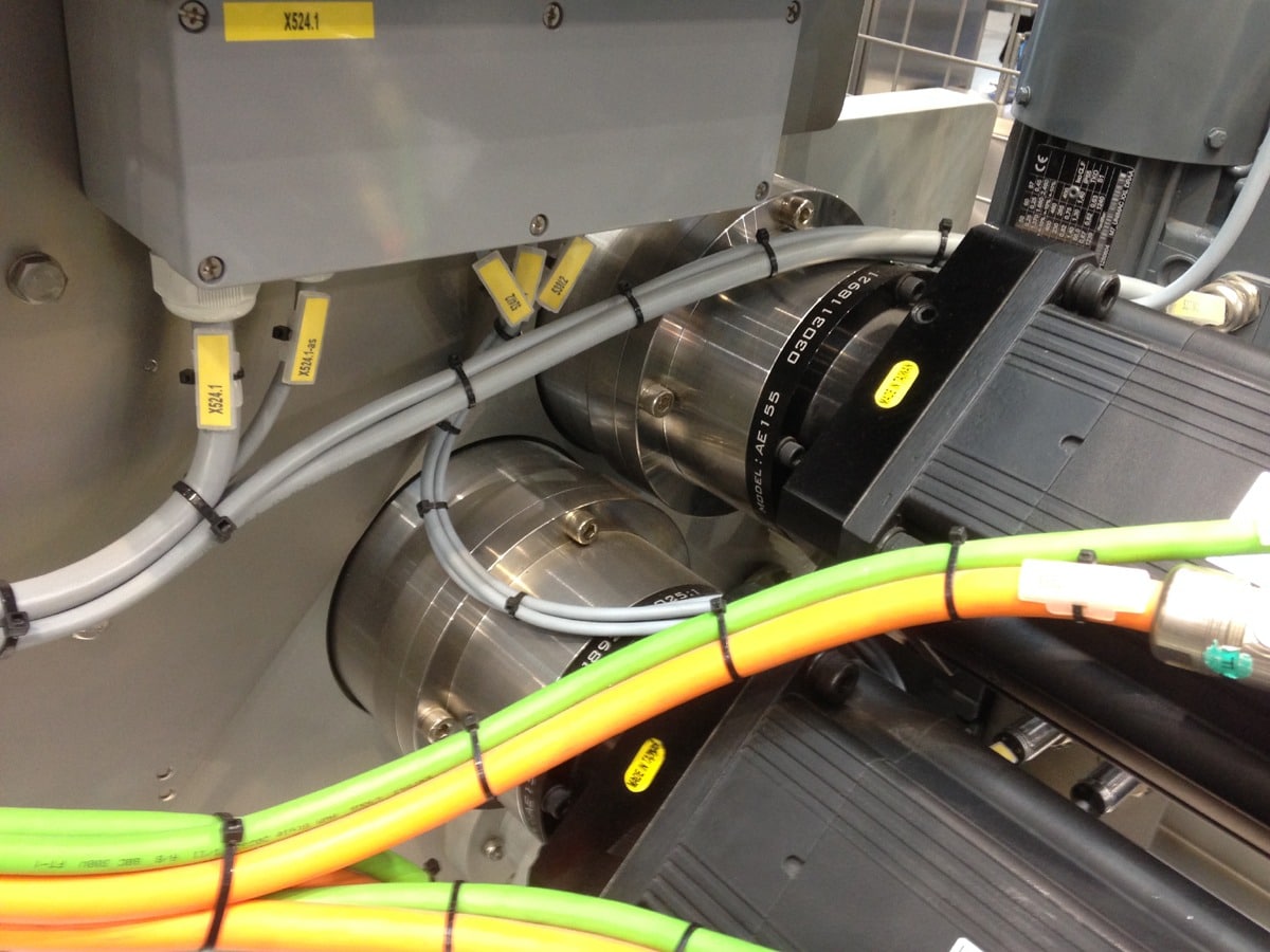 Hydrauliek en pneumatiek vervangen door….servo?
